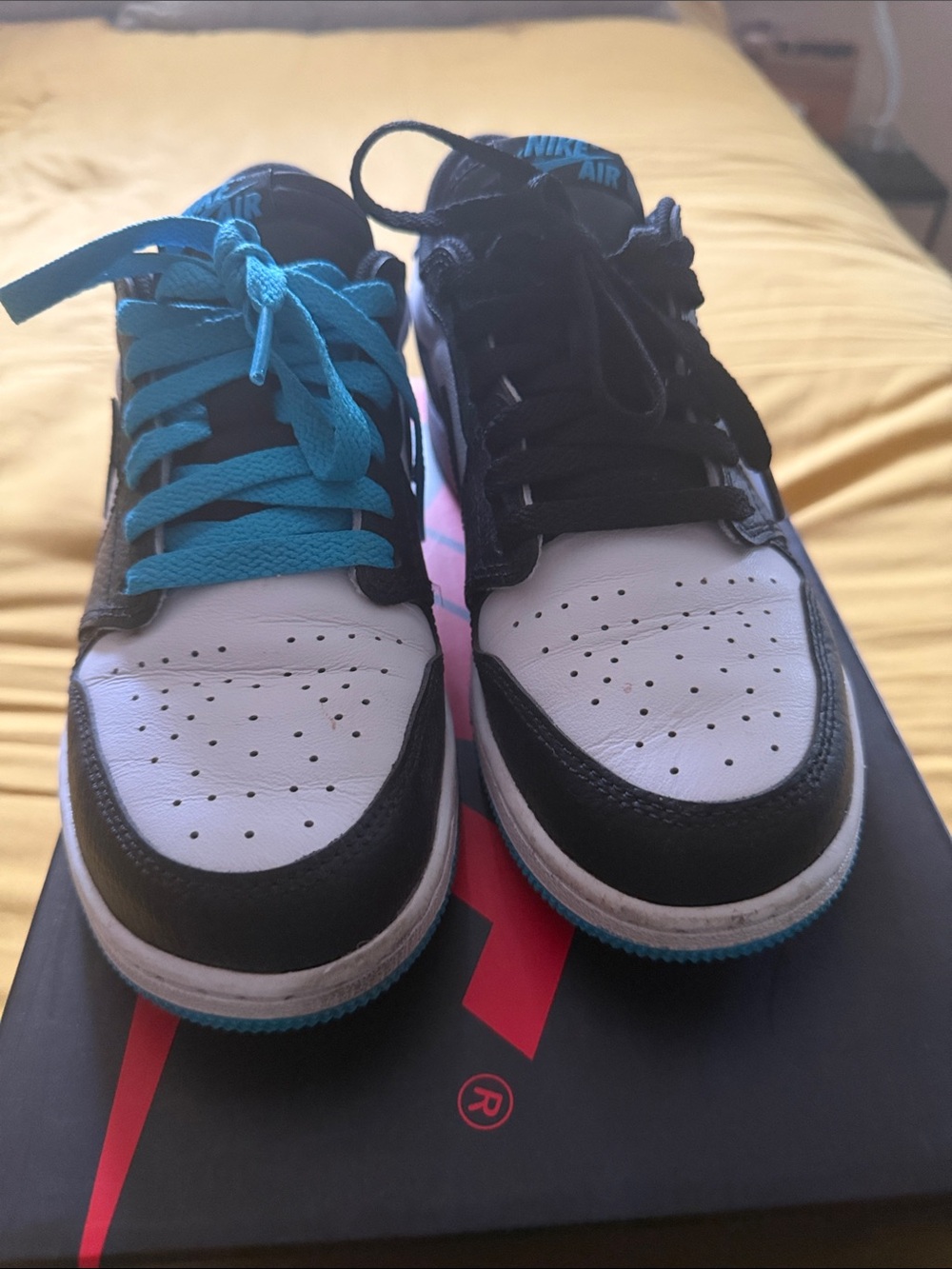 Nike Low-Top Sneakers in Black, White & Blue